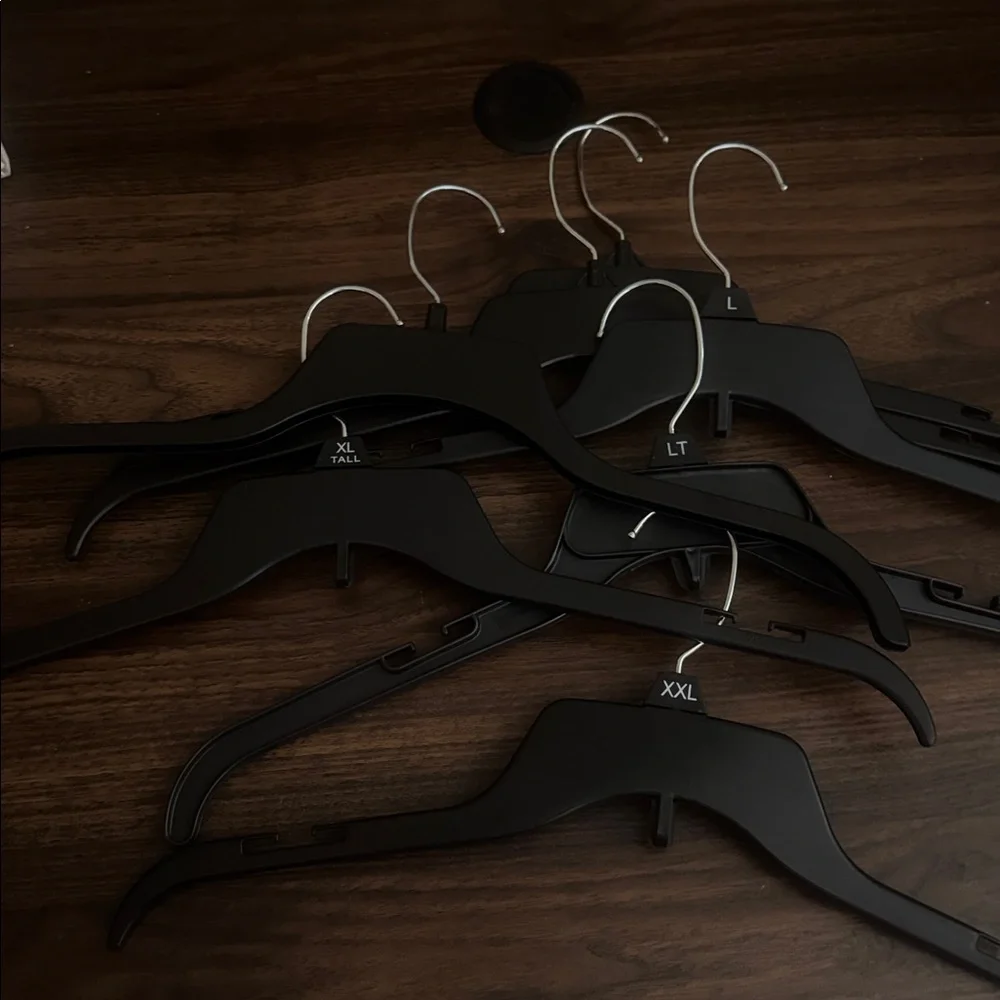 Retail Black Plastic Clothing Hangers